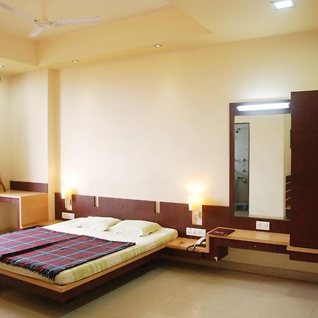 Hotel Lake View Satara Luaran gambar
