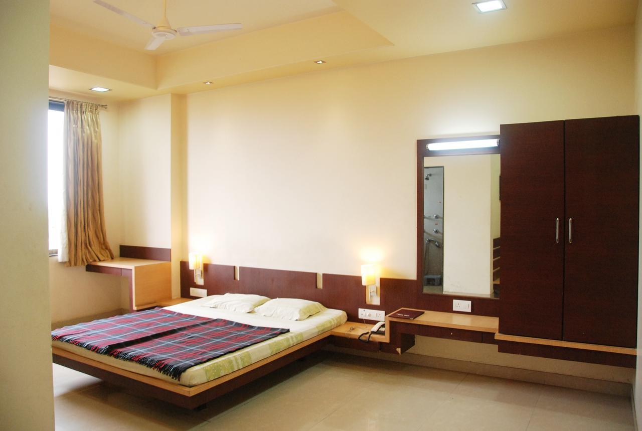 Hotel Lake View Satara Luaran gambar