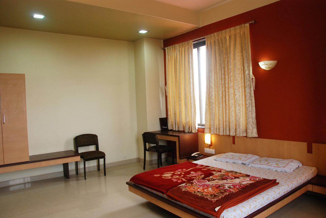 Hotel Lake View Satara Luaran gambar