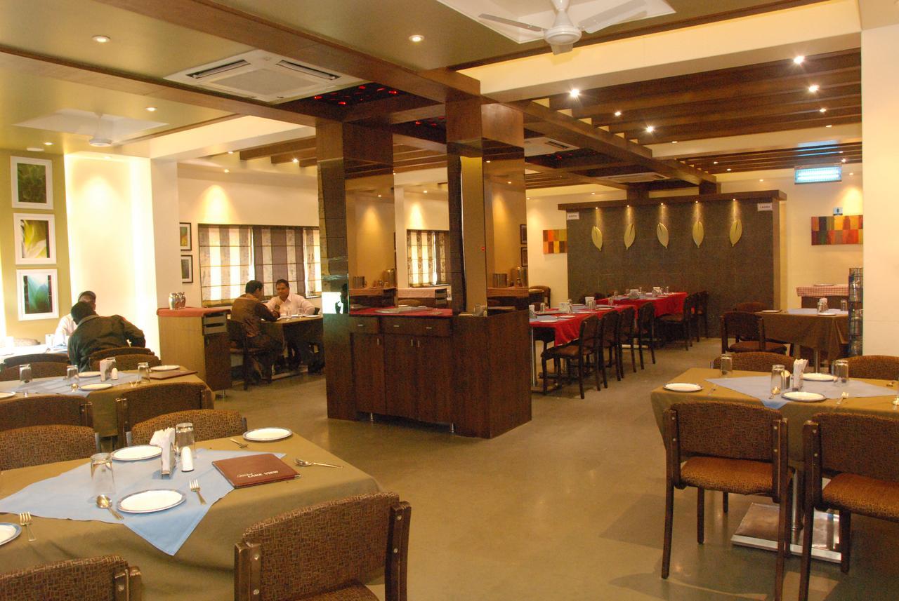 Hotel Lake View Satara Luaran gambar